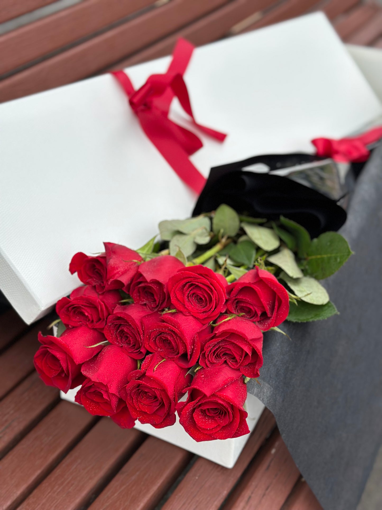 Long stemmed red rose gift box