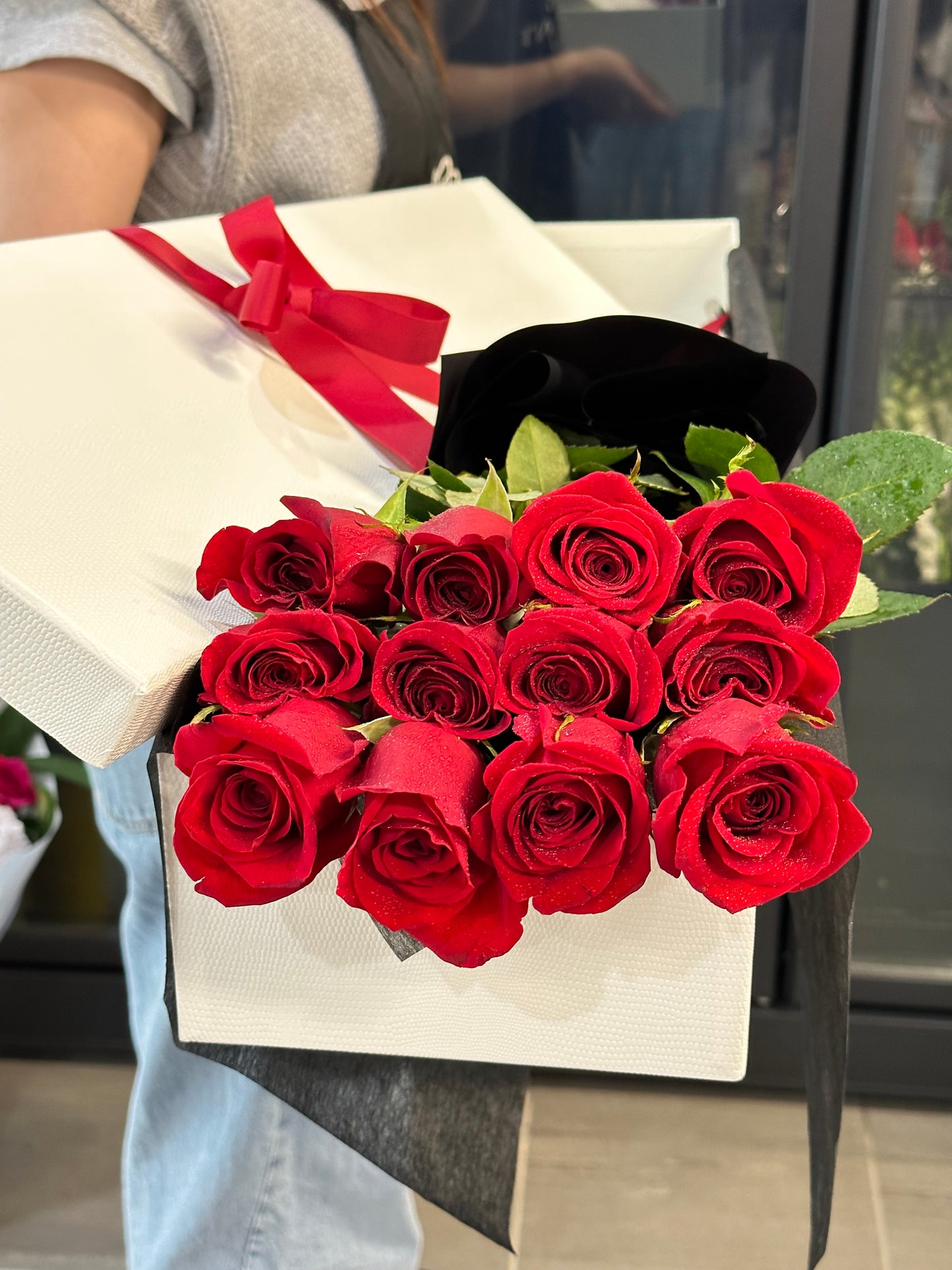 Long stemmed red rose gift box