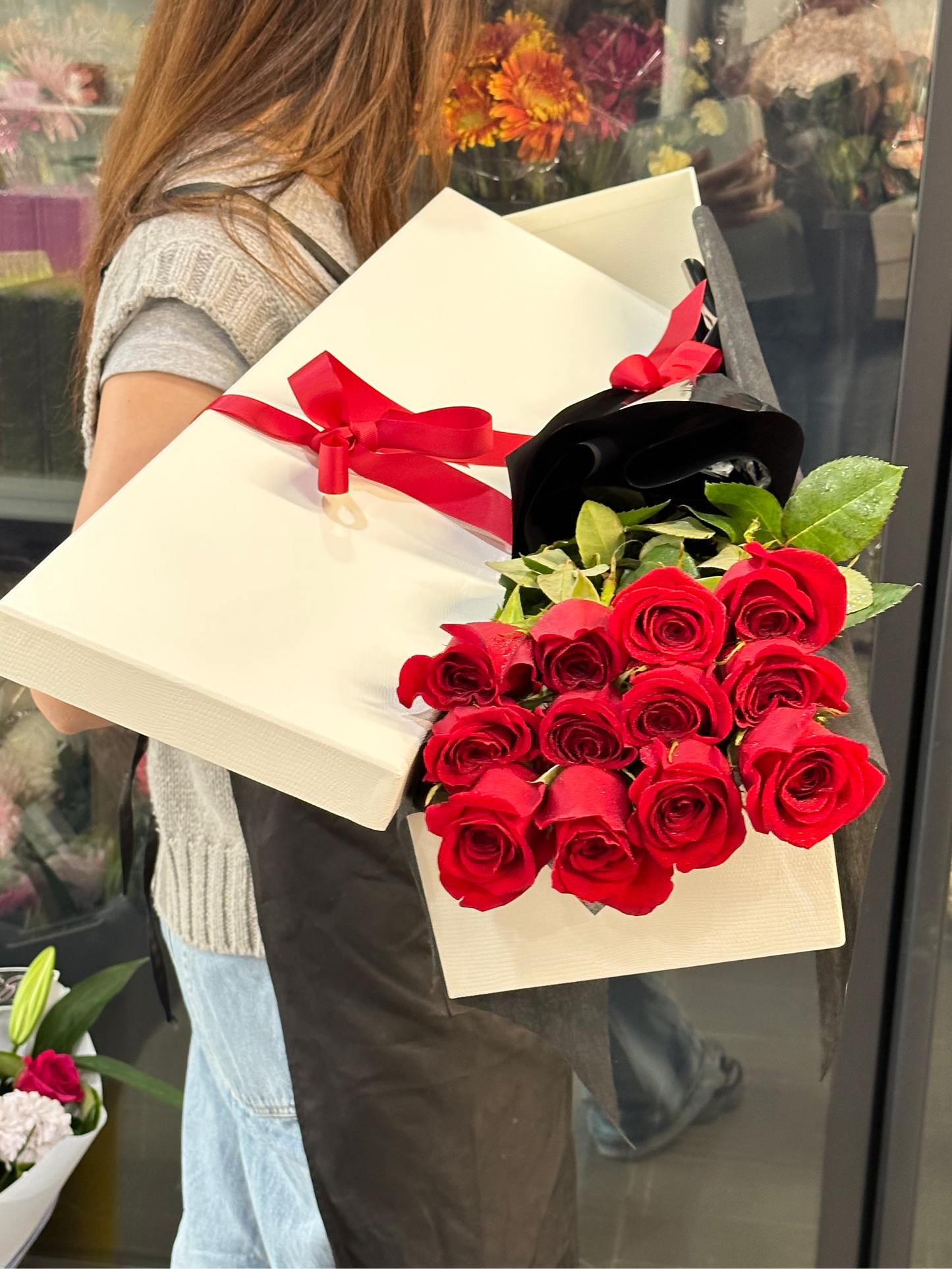 Long stemmed red rose gift box