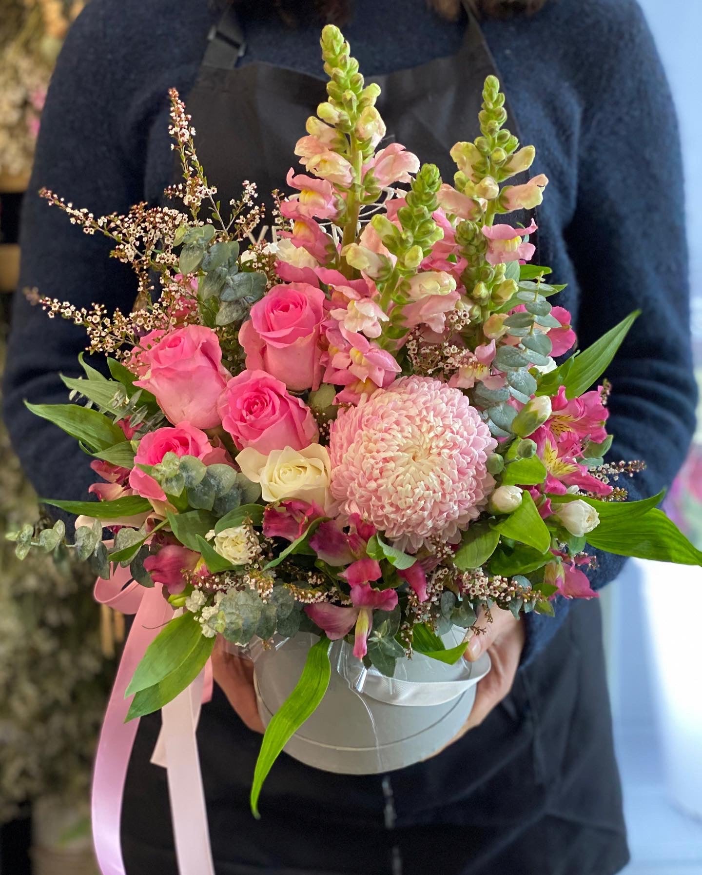 Hat box arrangement PINK - Vermont Florist