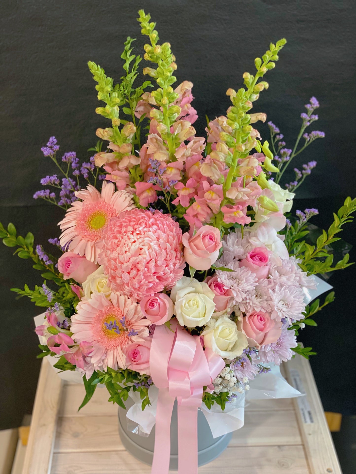 Hat box arrangement PINK - Vermont Florist