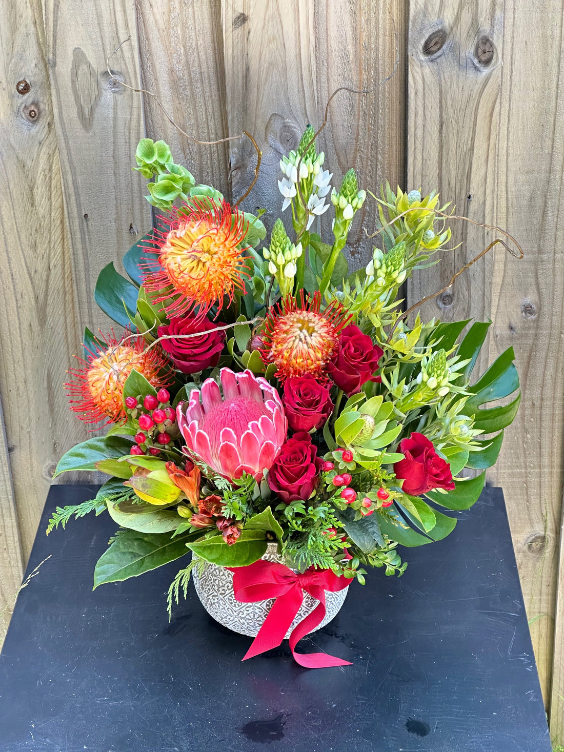 Creative Floral Designs That Make a Statement in Your Home: How to Choose and Style Bouquets for Every Room