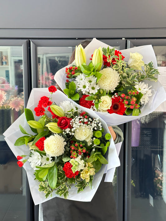 Wishing you a Merry Christmas 🎄 bouquet（ designer choice red white green)