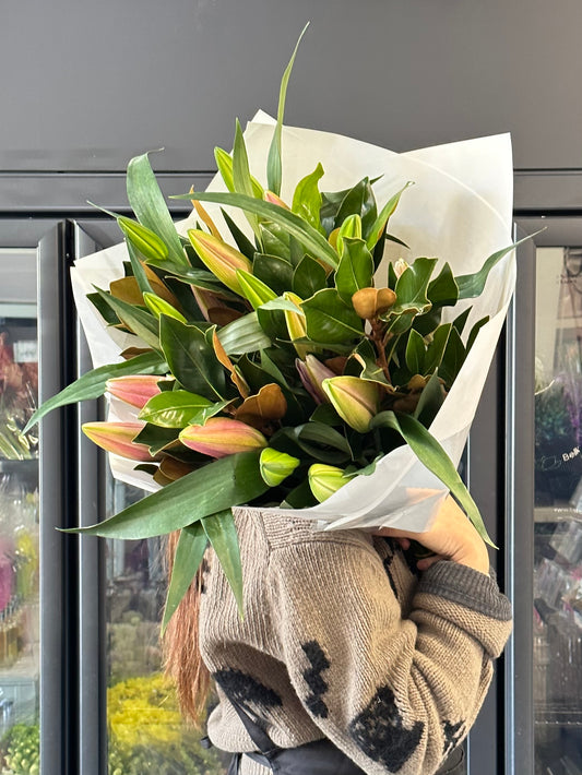 Oriental lily Bouquet with seasonal greens （lily not guaranteed to be open)
