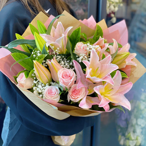 Classic oriental lily and rose bouquet PINK