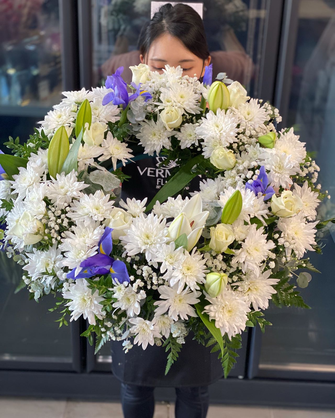 Sympathy wreath (medium size) - Vermont Florist