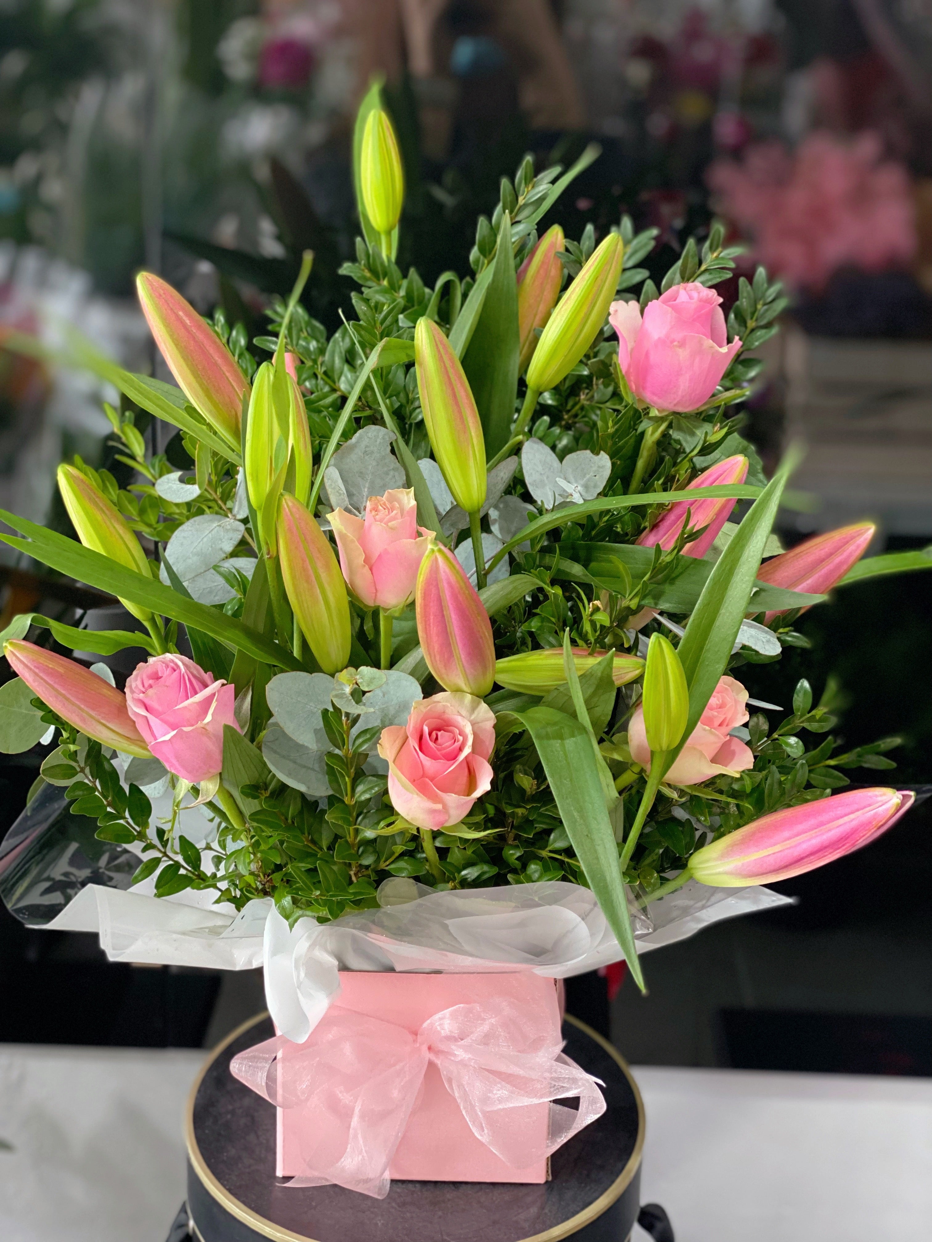 Perfumed Pink oriental lily with pink roses - Vermont Florist